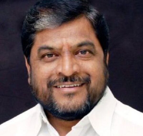 Increment in sugarcane FRP is not enough says raju shetti