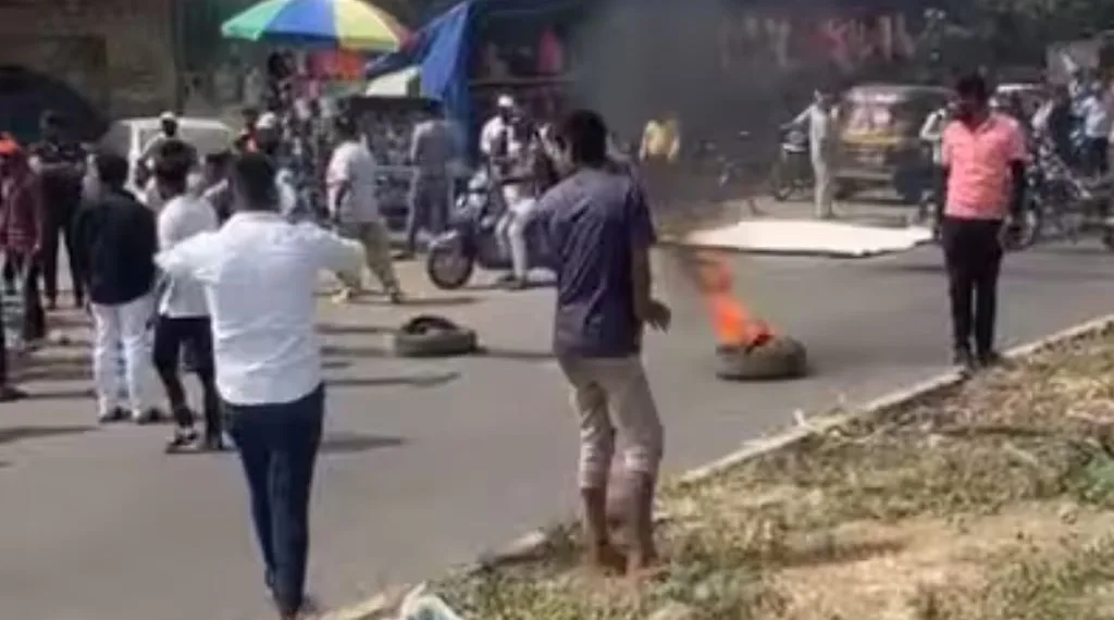 Maratha Reservation protesters agitation on navale bridge in pune