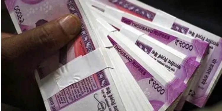 Rs 2000 notes worth Rs 10000 crore left in system