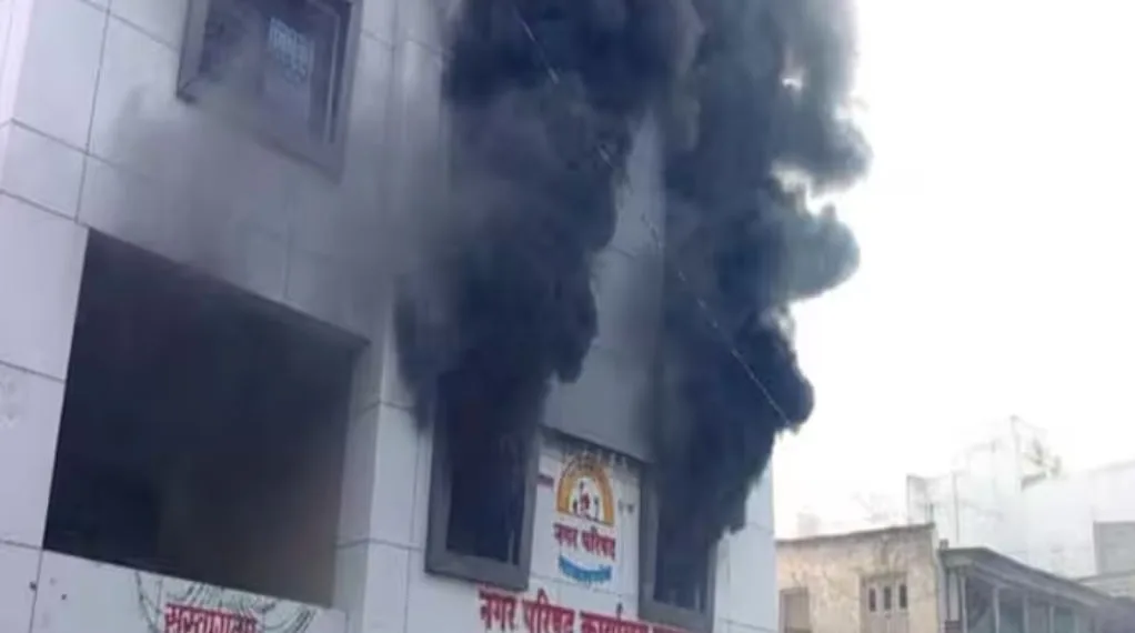 Maratha Reservation Majhalgaon municipal council set fired by agitators in beed