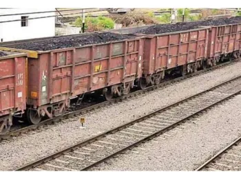 Unknown man attacked on loco pilot near vasai virar mumbai