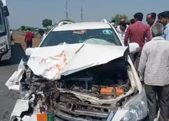 BJP former MLA Vijayraj shinde met with accident on Akola-Amravati Road