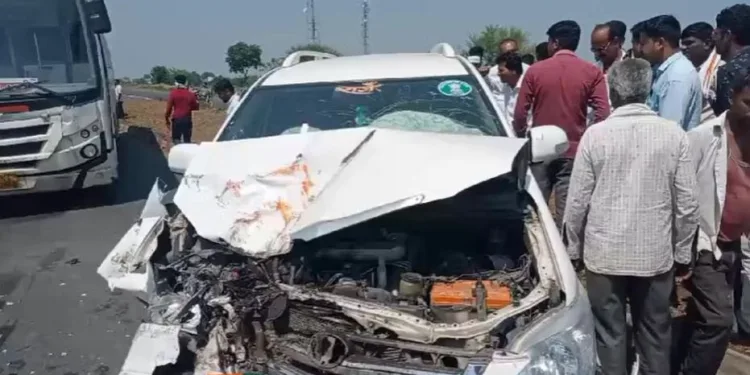 BJP former MLA Vijayraj shinde met with accident on Akola-Amravati Road