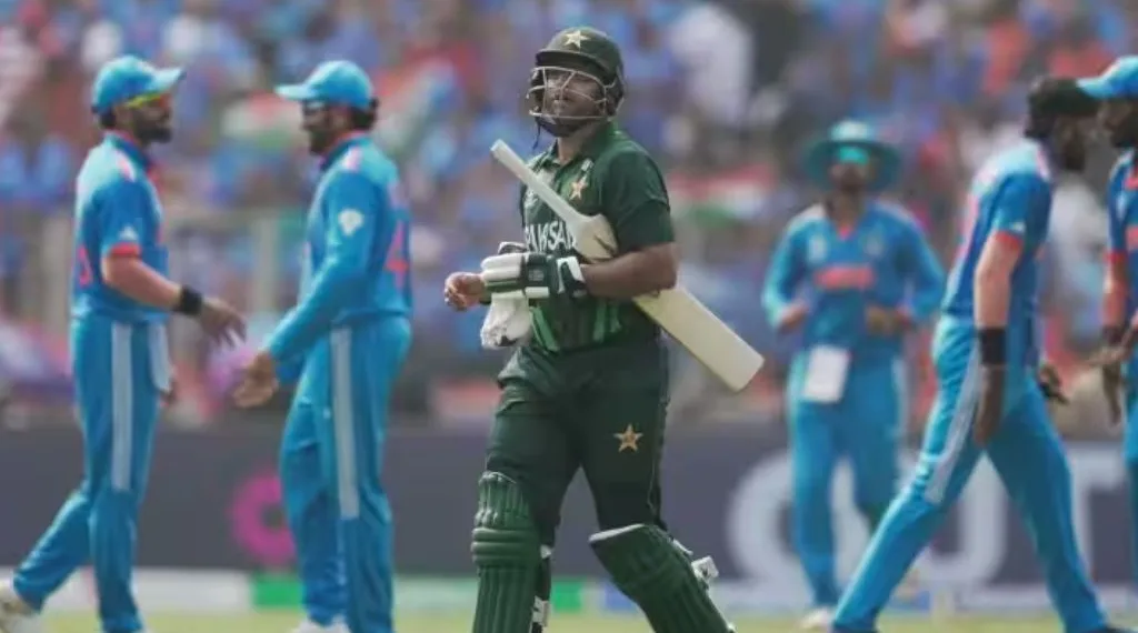Pakistan batting collapses under Indias pressure all-out on 191 runs