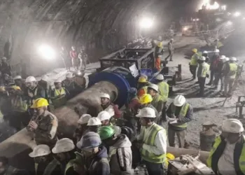 Setback to Uttarkashi tunnel rescue ops as auger machine 'breaks'