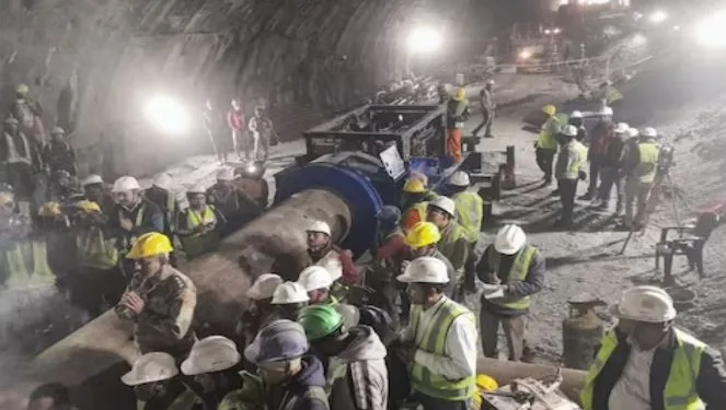 Setback to Uttarkashi tunnel rescue ops as auger machine 'breaks'