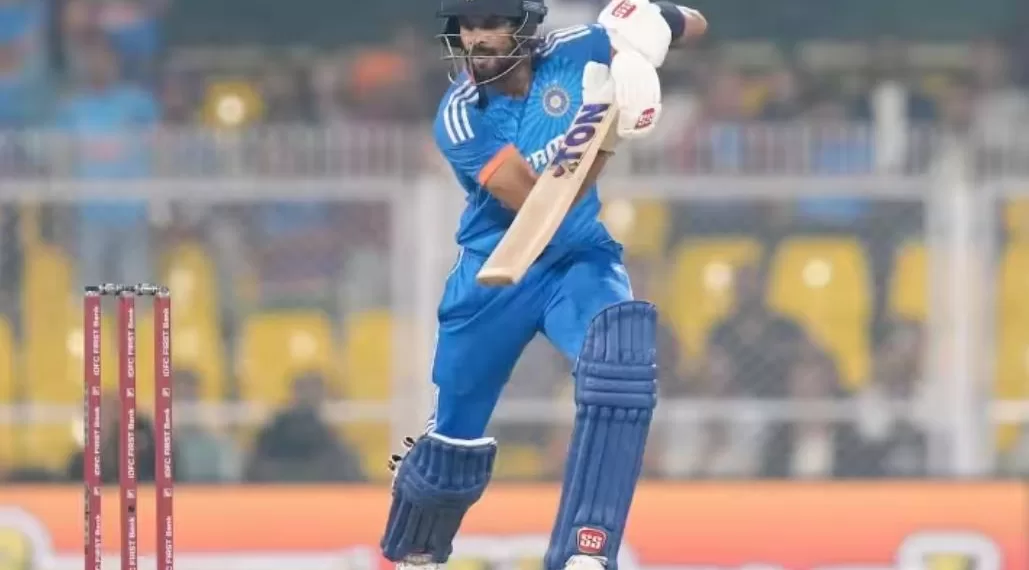 India give 223 runs target for Australia to chase