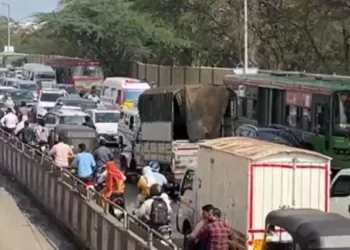 Woman died in car as unable to reach hospital due traffic pune