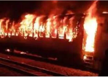 Fire on New Delhi-Darbhanga Superfast Express, short circuit suspected