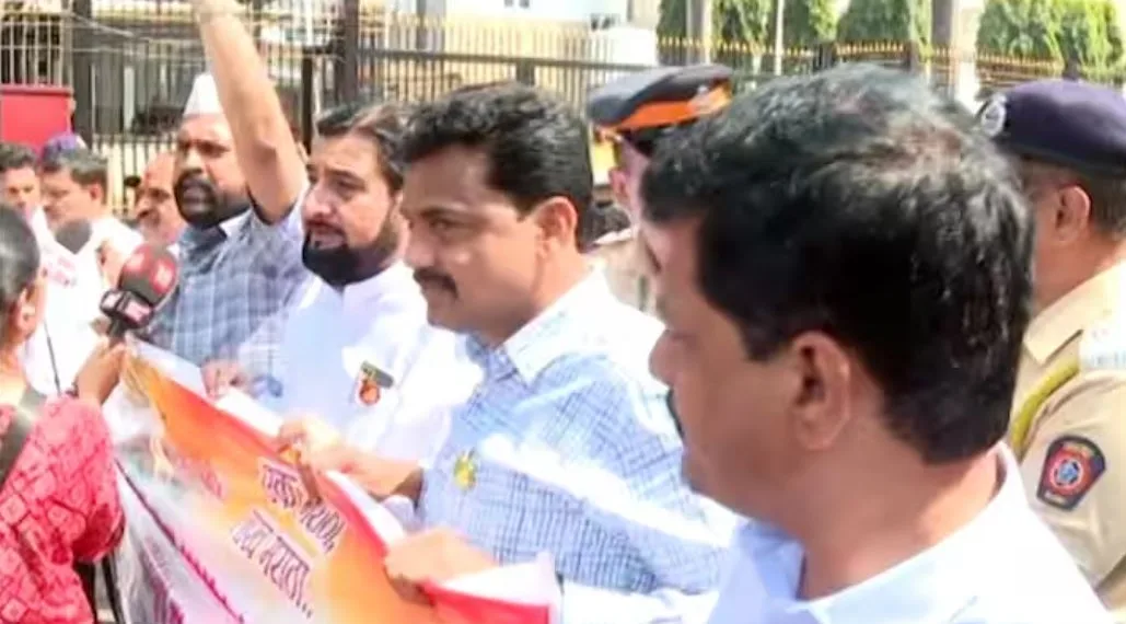 All Party MLA protest in front of mantralaya for maratha reservation