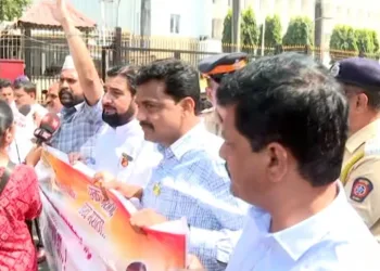 All Party MLA protest in front of mantralaya for maratha reservation