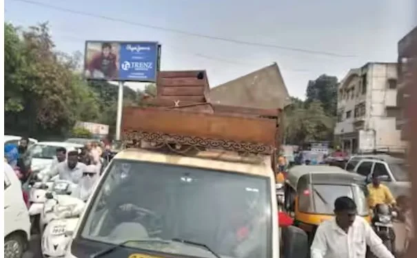 Heavy traffic jaam in Chhatrapati Sambhaji Nagar