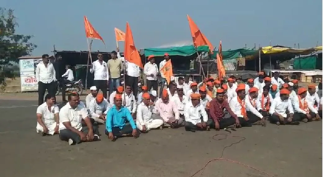 Protest for maratha reservation on belha jejuri road pune