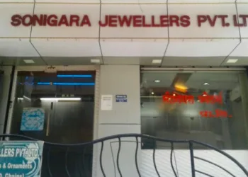 Salesman cheats jewellery shop owner in pune