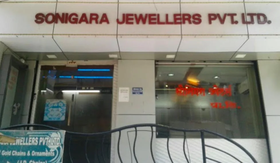 Salesman cheats jewellery shop owner in pune