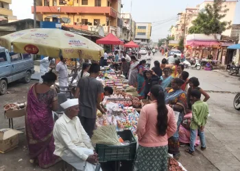 Loni kalbhor and uruli kanchan markets booms ahead of diwali