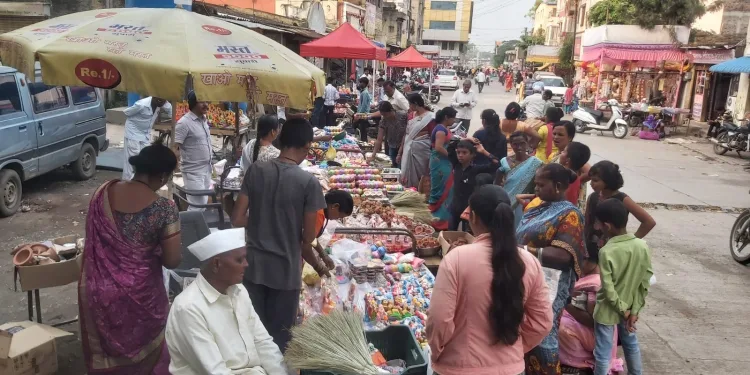 Loni kalbhor and uruli kanchan markets booms ahead of diwali