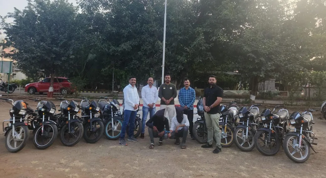 Pune local crime branch seized 13 motor cycle of worth 12 lakh