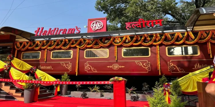 Restuarant on wheel in pune by central railway