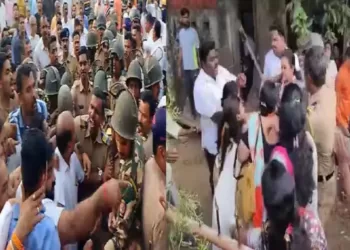 Clash between Thackeray and Shinde faction in mahad raigad