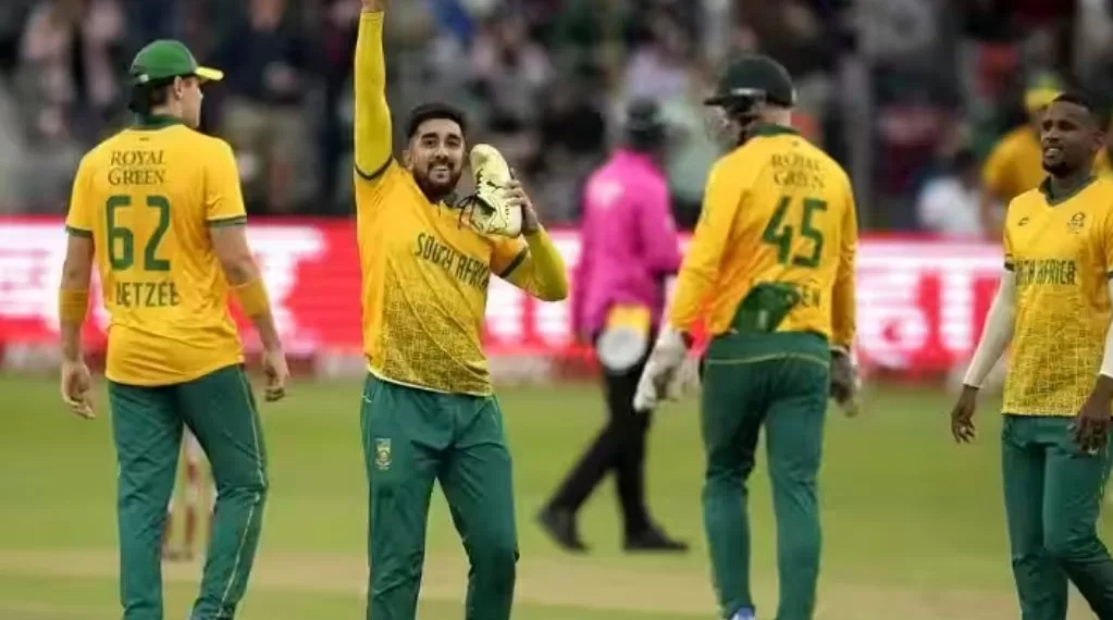 South Africa won toss and elected bowl first