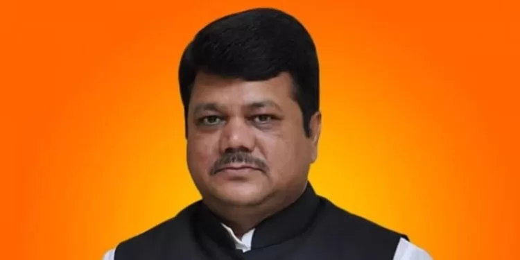 privilege motion against sushma andhare by MLA pravin darekar