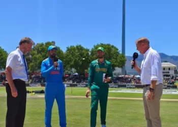 South Africa won the toss and chose to field
