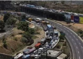 mumbai pune expressway traffic exit plan on weekend