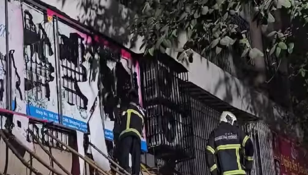 Fire Break Out in malad mumbai western