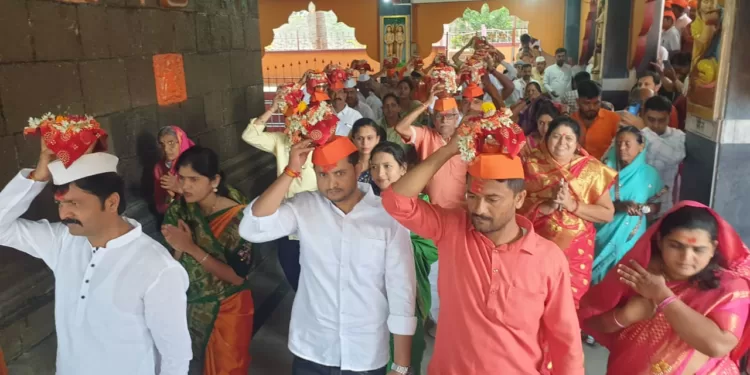 akshata kalash worship in ramdara shivalay in loni kalbhor pune