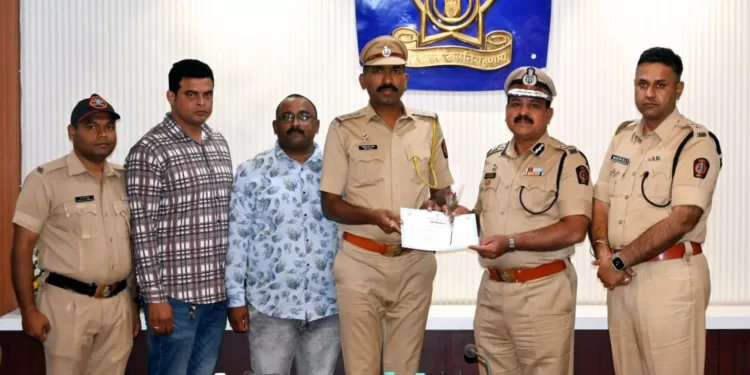 Nagar Kotwali police station police felicitated by DIG ahmednagar