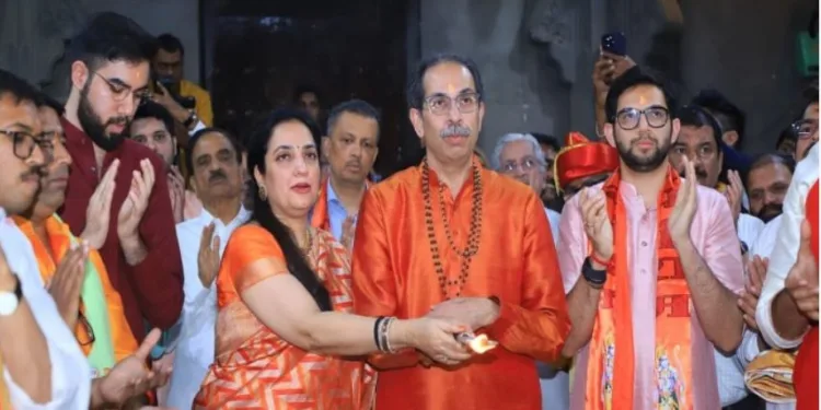 UBT faction uddhav thackeray prays in kalaram temple in nashik