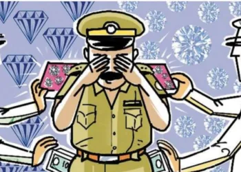 FIR registered against Police sub inspector for taking bribe in pune