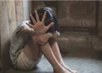 man molests minor girl in gondia