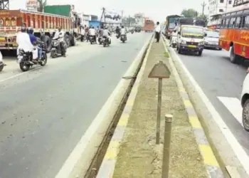 National Highway authority director sanjay kadam asked to remove Pune Solapur highway encroachment