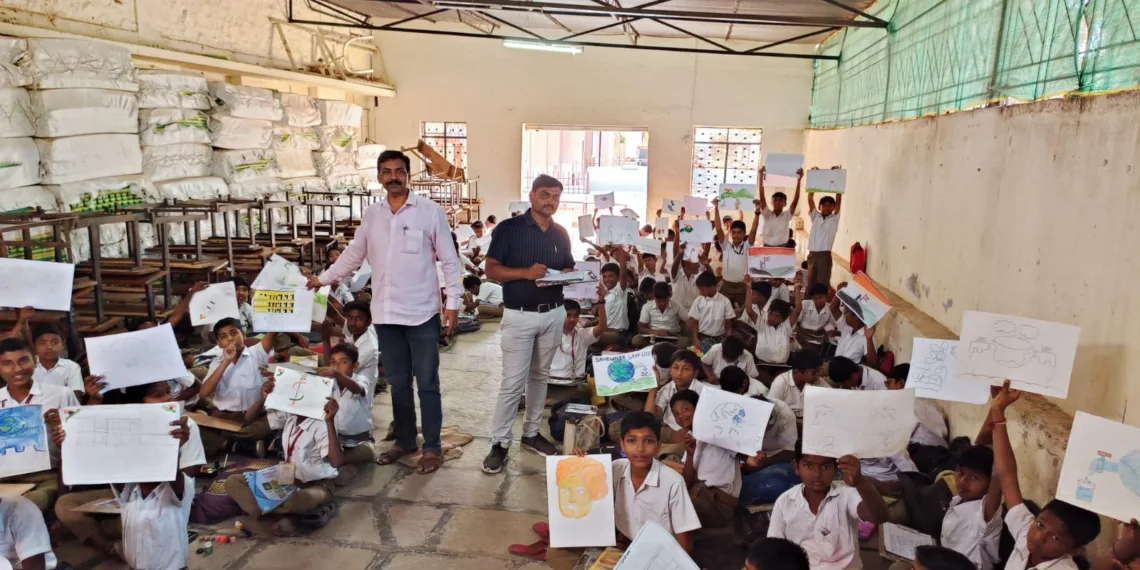 Drwaing competition in raj kapoor memorial high school loni klabhor