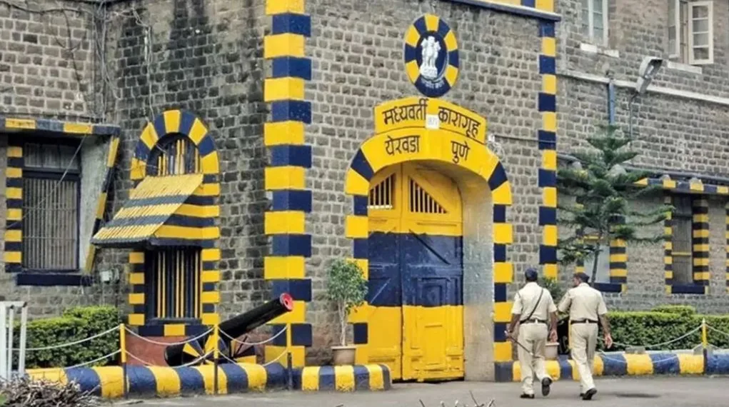 Andekar gang attacked on jailer in yerwada pune