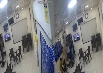 shocking-cctv-video-of-bjp-mla-ganpat-gaikwad-shooting-at-shinde-sena-leader-inside-ulhasnagar-police-station