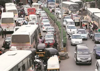 traffic jaam on Mumbai - Ahmadabad Highway