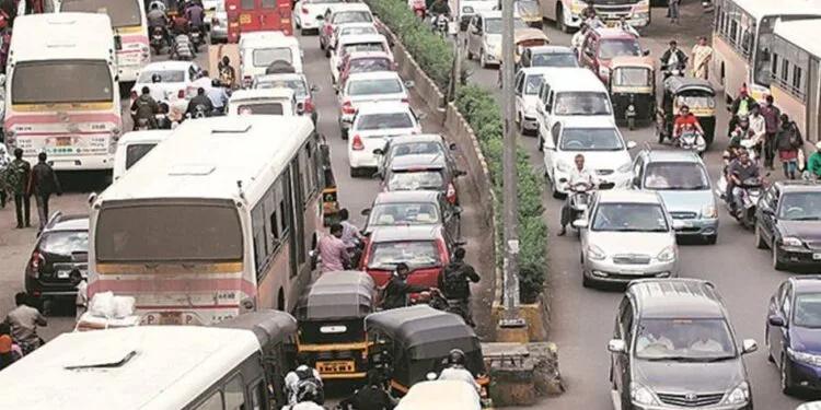 traffic jaam on Mumbai - Ahmadabad Highway