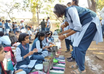 Anandi Bazar organized in mahtma gandhi high school uruli kanchan pune