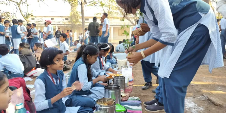 Anandi Bazar organized in mahtma gandhi high school uruli kanchan pune