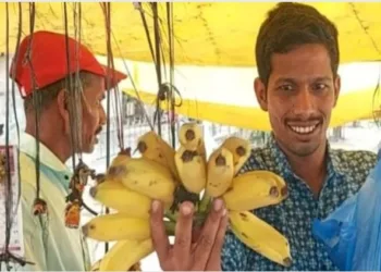 Kolhapur fruit seller wins one crore on dream 11