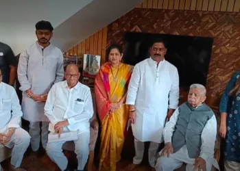 Sharad Pawar meets anantrao thopte in bhor pune