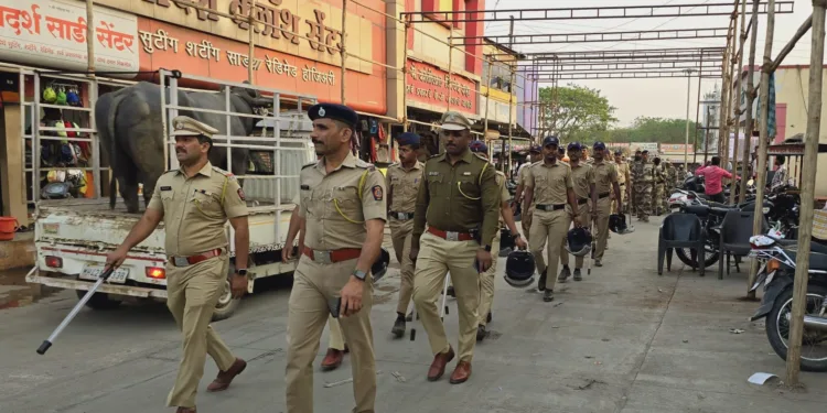 Yavat police march in important villages ahead of loksabha election
