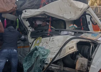 Two people died in accident on pune solapur highway