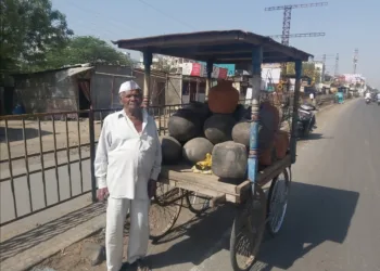 mud water pot available market now in summer in loni kalbhor