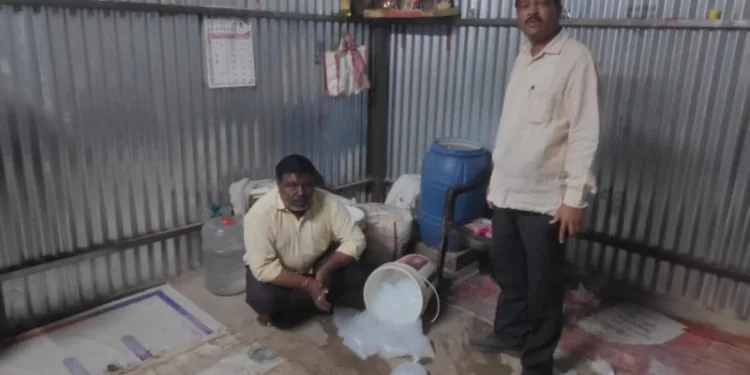 Excise departments raid on illegal tadi spot in loni kalbhor pune