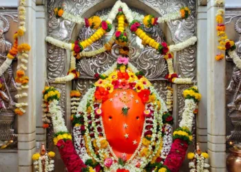 sankashti chaturthi celebrated in shri chintamani temple theur pune