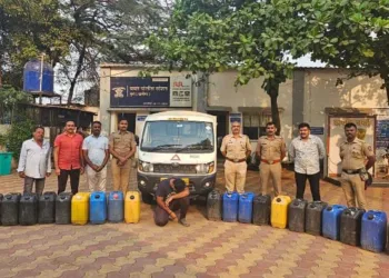 Yavat police action on man for illegal leaker daund pune